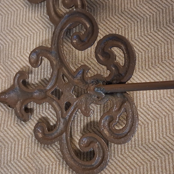 Fleur-de-lis Wall Hooks Metal Rustic Wall Decor Hooks Set Of 2 - Picture 3 of 6